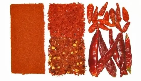 Das Bild zeigte mehrere Chilivarianten, von gemahlen bis ganz.